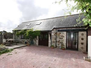 Self catering breaks at Whitewalls Barn in Mithian, Cornwall