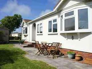 Self catering breaks at Willow Lodge in St Merryn, Cornwall