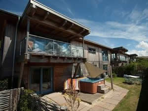 Self catering breaks at Koes in Mawgan Porth, Cornwall