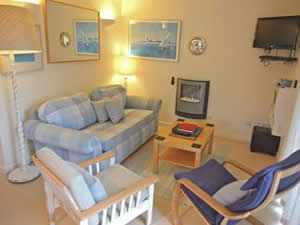 Self catering breaks at Ebrenn in Mawgan Porth, Cornwall