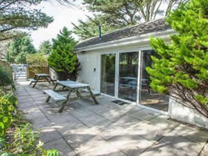 Self catering breaks at Kosel in Mawgan Porth, Cornwall