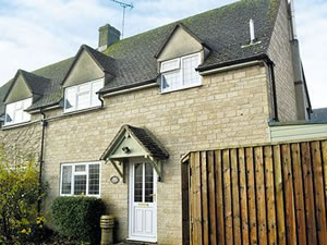 Self catering breaks at Amber Cottage in Stow-on-the-Wold, Gloucestershire Self catering breaks at Amber Cottage in Stow-on-the-Wold, Gloucestershire