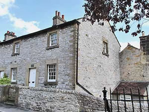 Self catering breaks at Corner Cottage in Bakewell, Derbyshire Self catering breaks at Corner Cottage in Bakewell, Derbyshire