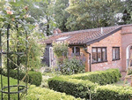 The Clock House - Gardeners Cottage in Cransford, Suffolk, East England