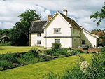 Vale Farmhouse - West Wing in Frostenden, Suffolk, East England