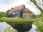 Wattisham Hall Cottages - Tithe Barn in Wattisham, Suffolk, East England