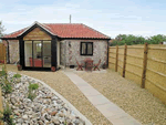 Bacton Hall Holiday Cottages - Apple Barn in Bacton, Norfolk, East England