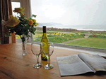 Self catering breaks at 2 bedroom cottage in Widemouth Bay, Cornwall