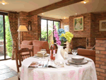 Self catering breaks at 1 bedroom cottage in Evesham, Worcestershire