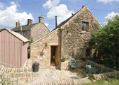Manifold Valley Barn in Hulme End, Derbyshire, Central England