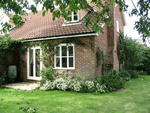 Self catering breaks at 1 Chequers Row in Friston, Suffolk