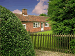 Self catering breaks at Church Farm Cottage in Saxmundham, Suffolk